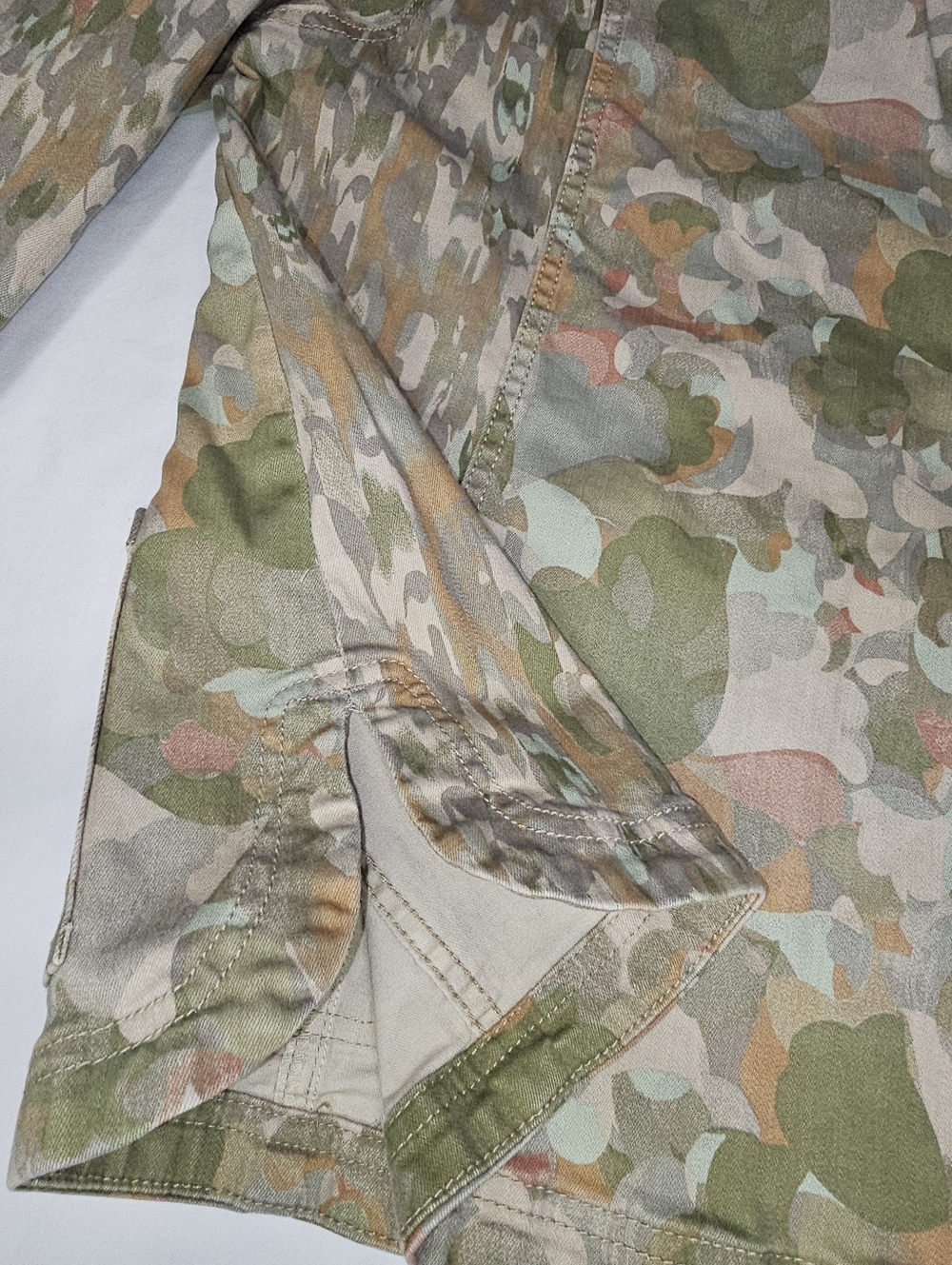 Logo Lori Goldstein Light Weight Camo Print Button Down Jacket Pockets Sz 10 - Picture 12 of 12